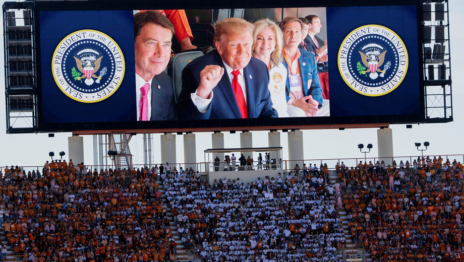 Amerikansk tv dækker igen Trump, men CNN er stadig smidt ud