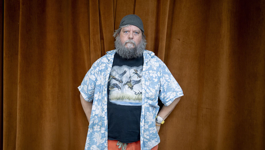 Anders Lund Madsen modtager pris for en tale til minde om sin bror