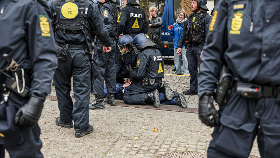 Pressen og politiet mødes efter knippelslag mod fotografer